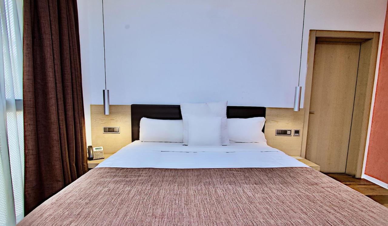 Sv Chrome Hotell Abuja Eksteriør bilde