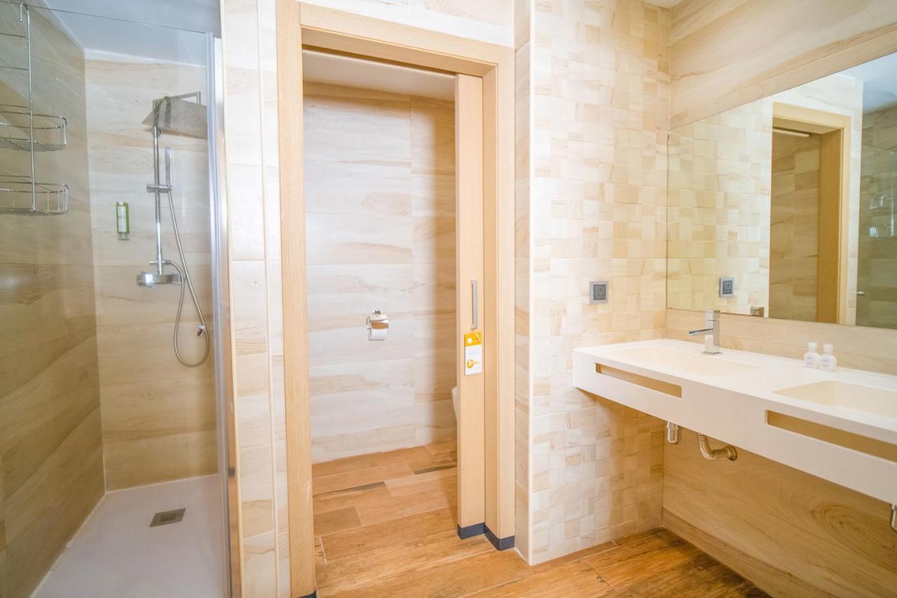 Sv Chrome Hotell Abuja Eksteriør bilde