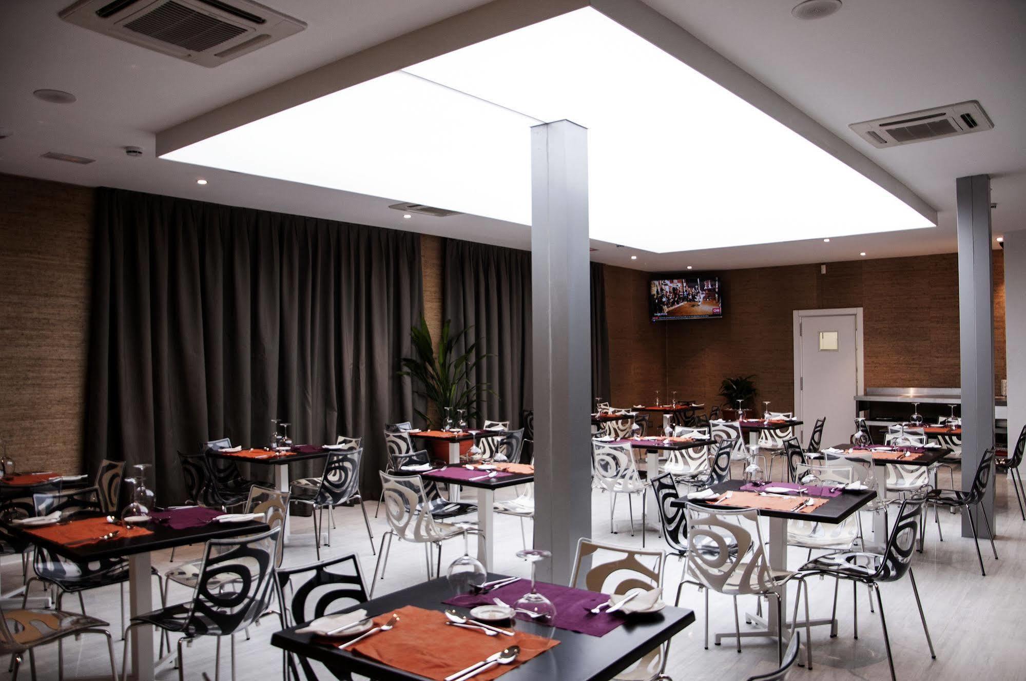 Sv Chrome Hotell Abuja Eksteriør bilde