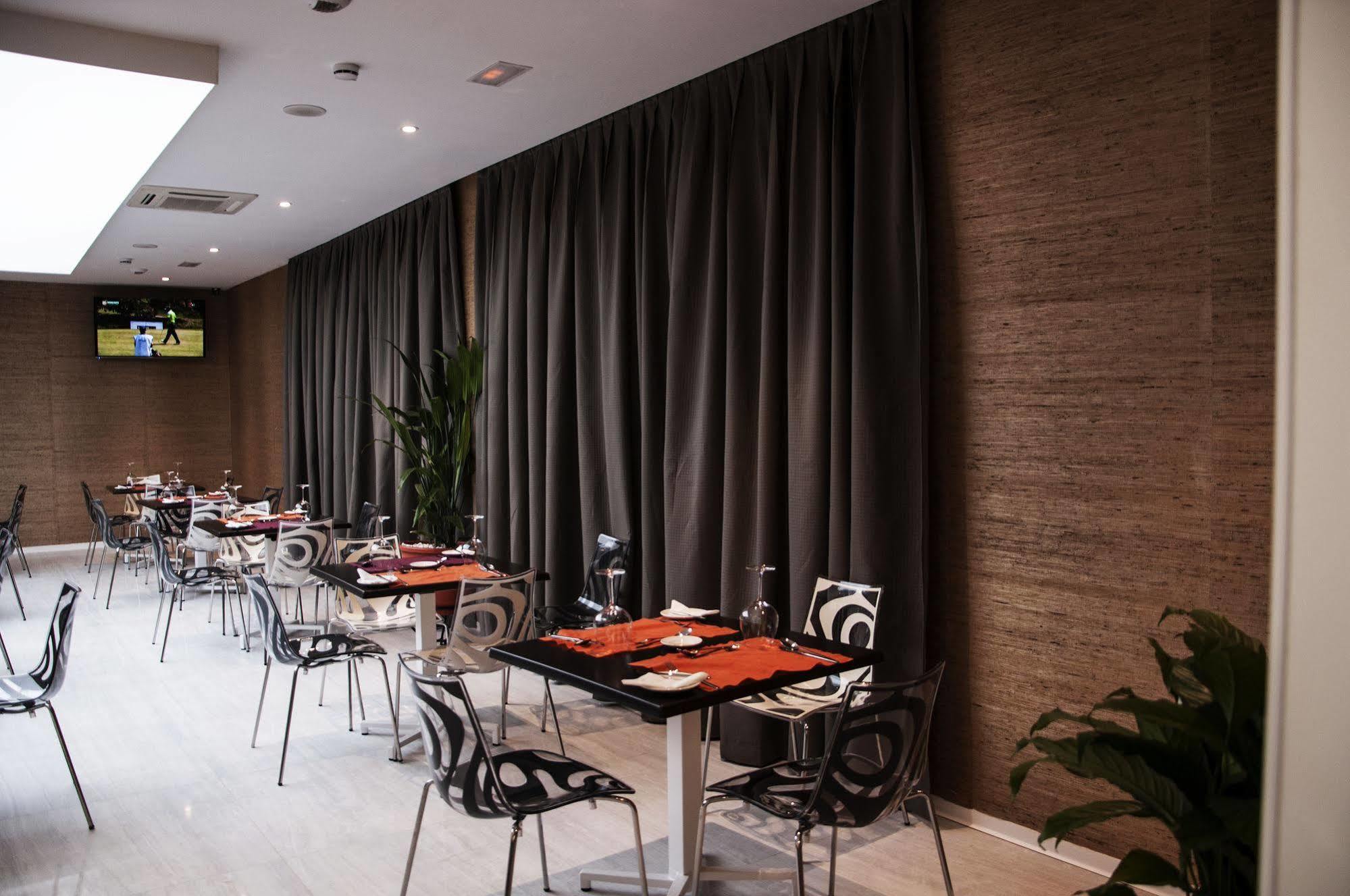 Sv Chrome Hotell Abuja Eksteriør bilde