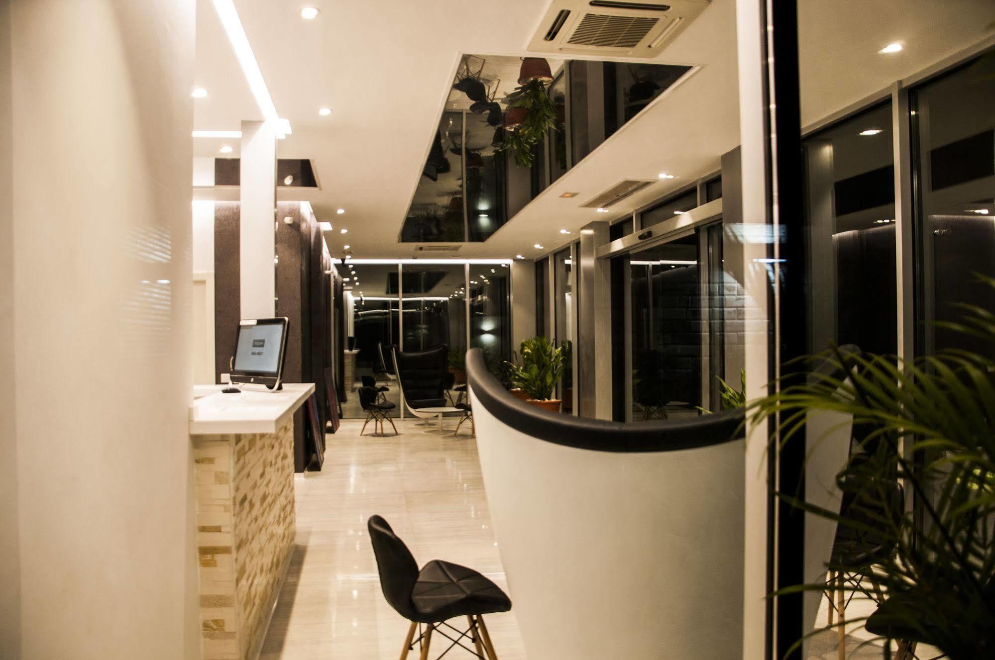 Sv Chrome Hotell Abuja Eksteriør bilde