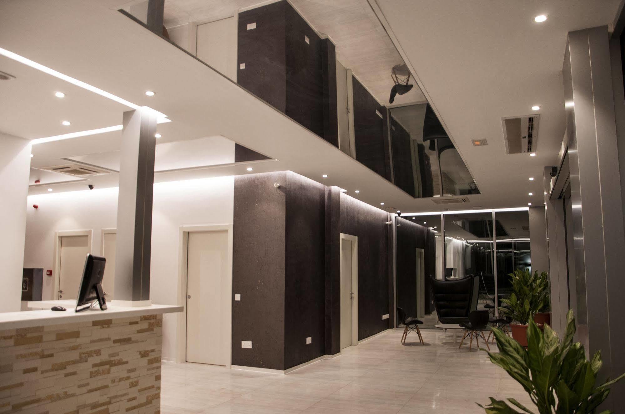 Sv Chrome Hotell Abuja Eksteriør bilde