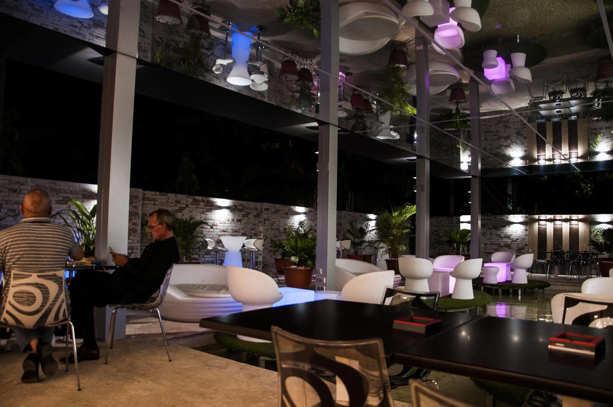 Sv Chrome Hotell Abuja Eksteriør bilde